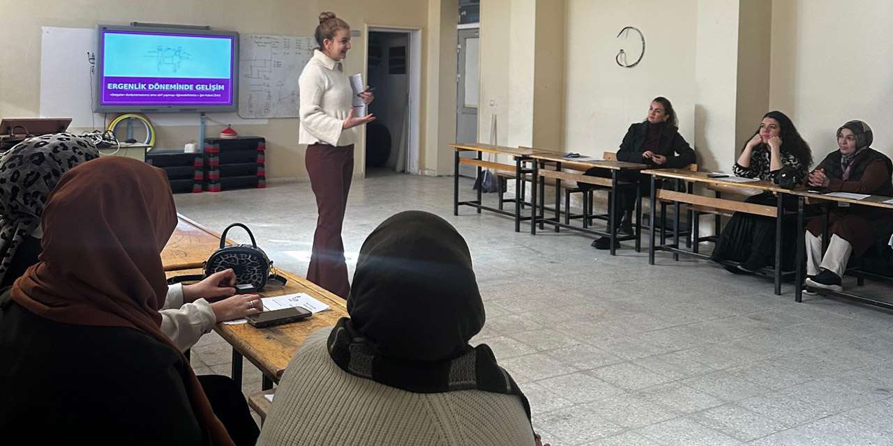 ergenlik-doneminde-cocugunuza-nasil-yaklasmalisiniz?