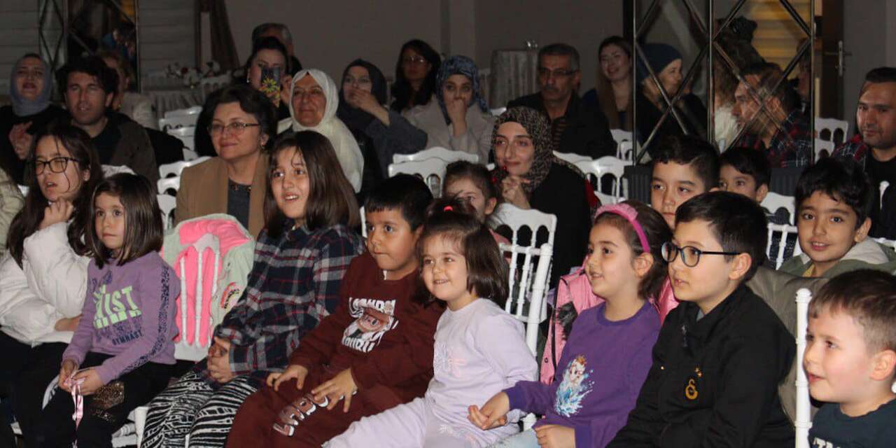 kasaba-kultur-sanat,-hacivat-ve-karagoz’u-cocuklarla-bulusturdu