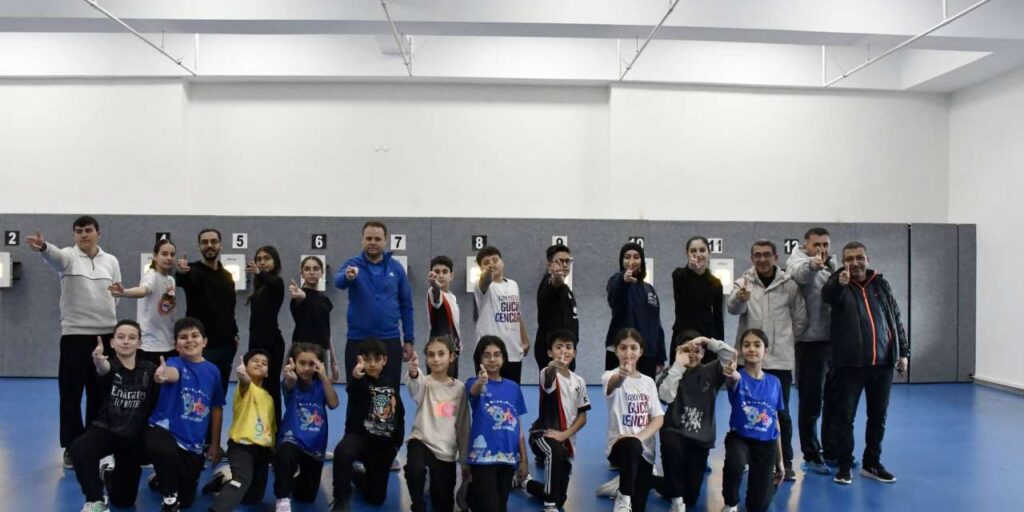 kirikkale’de-spor-dolu-pazar:-il-muduru-genclerle-bulustu