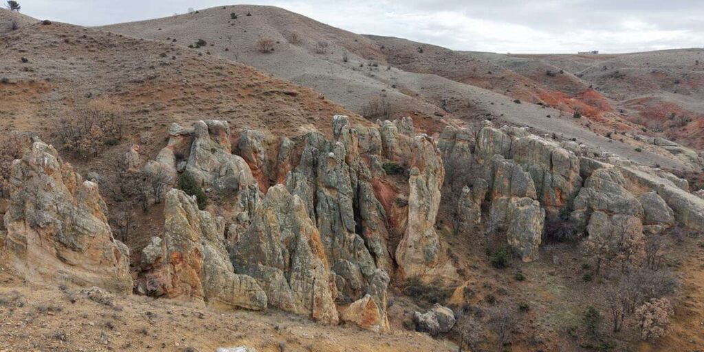 kirikkale’de-doganin-sekillendirdigi-kayalar-ilgi-cekiyor