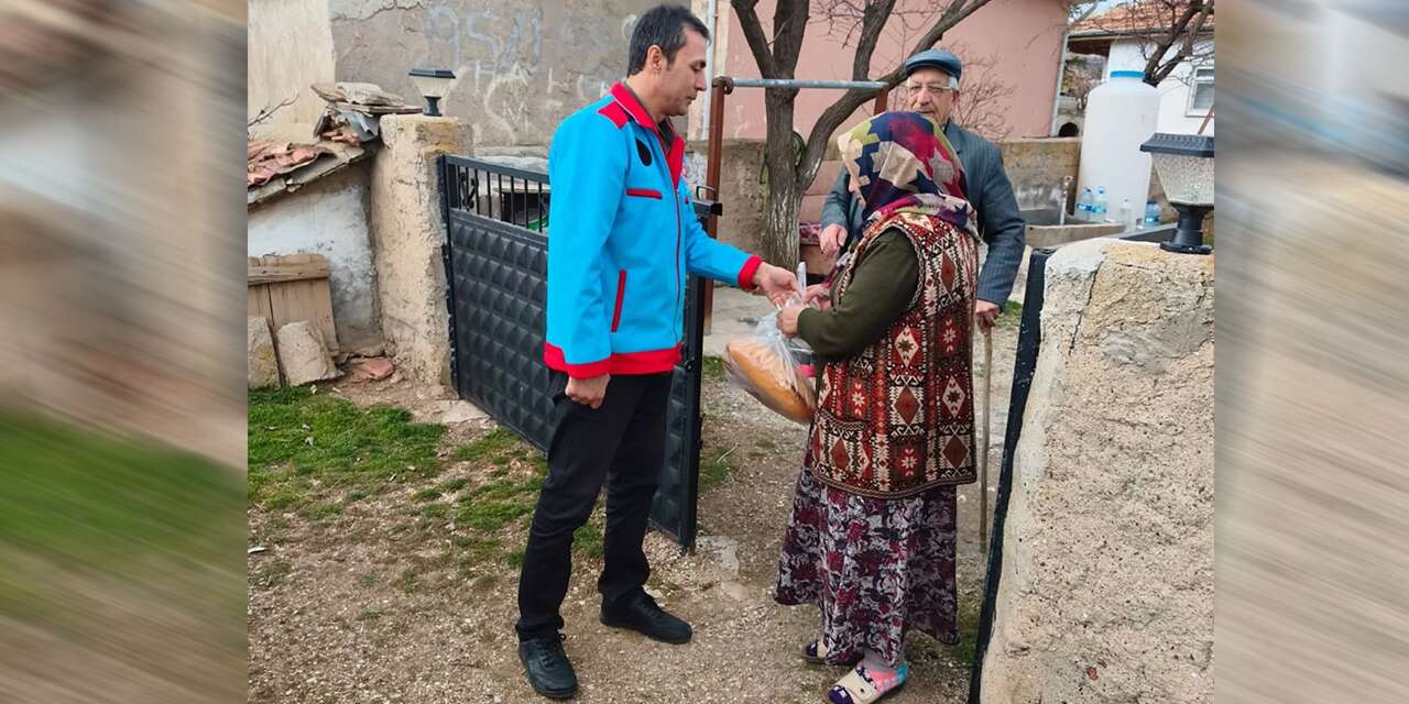 bahsili’da-iftar-yemekleri-paylasildikca-bereketleniyor