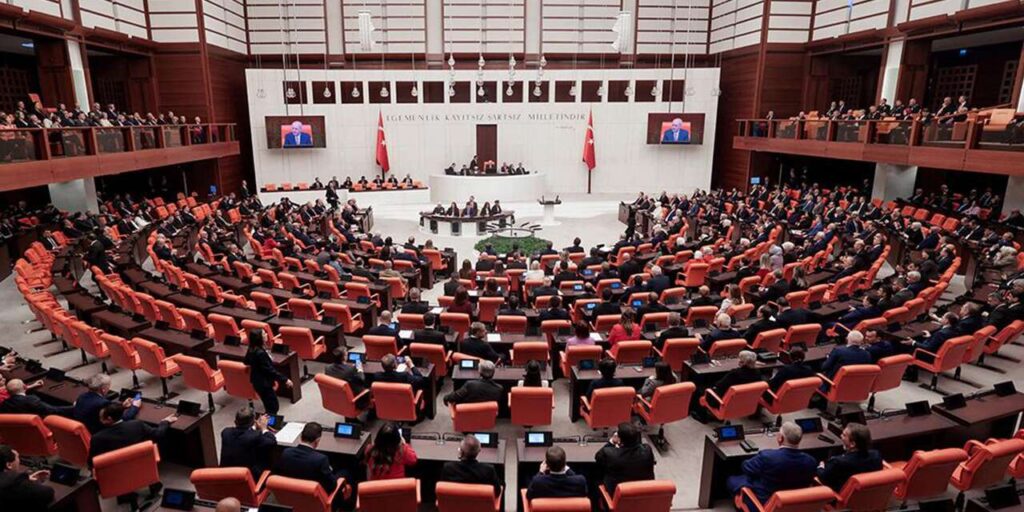 tbmm’de-gorusuldu:-emeklilere-10-bin-destek-mujdesi