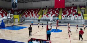 Filede heyecan fırtınası: Midi kızlar parkeye indi!