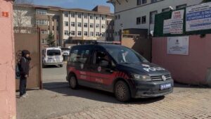 Liseli Öğrenci 1 Öğrenci,2 Öğretmen ve Arkadaşını Bıçakladı