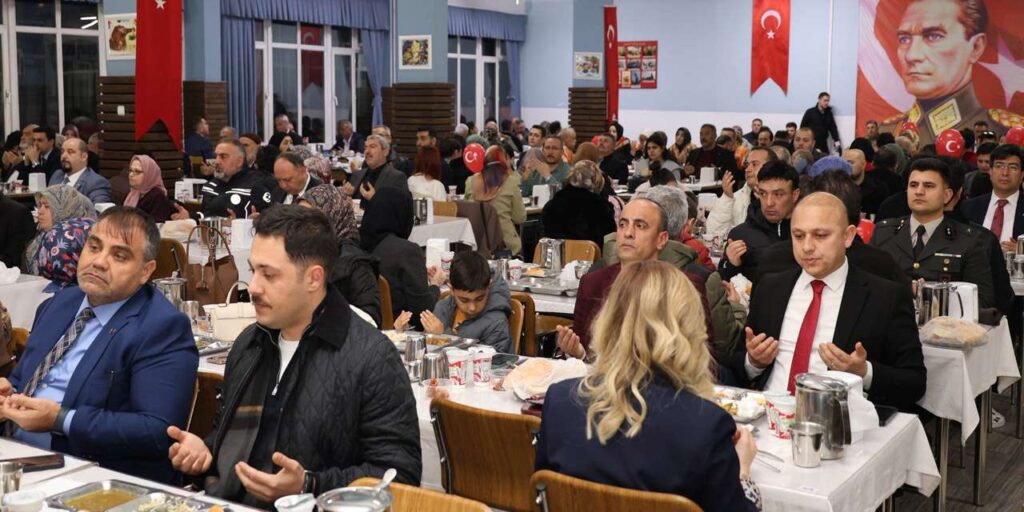 sehit-ailelerine-orgeneral-onuru!-komutanlar-kirikkale’de-sofraya-oturdu!