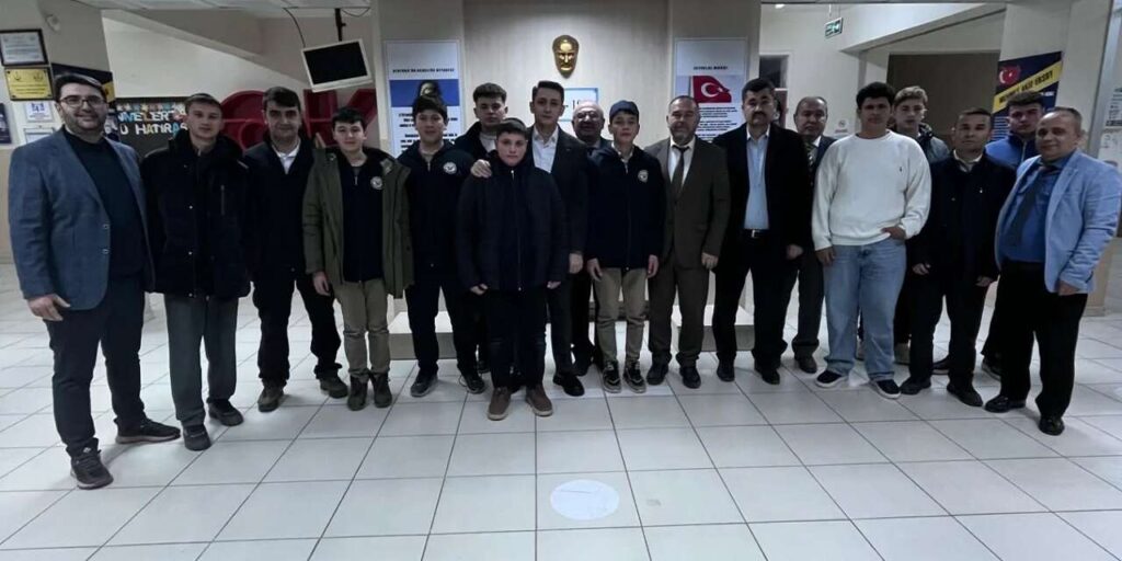 kaymakam-kayaturk-ogrencilerle-bulustu:-liselilerle-iftarin-tadi-bir-baska