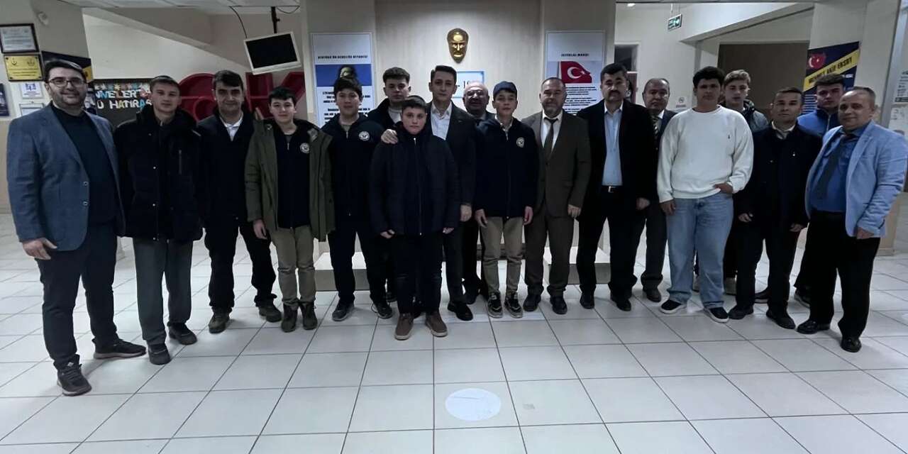 kaymakam-kayaturk-ogrencilerle-bulustu:-liselilerle-iftarin-tadi-bir-baska