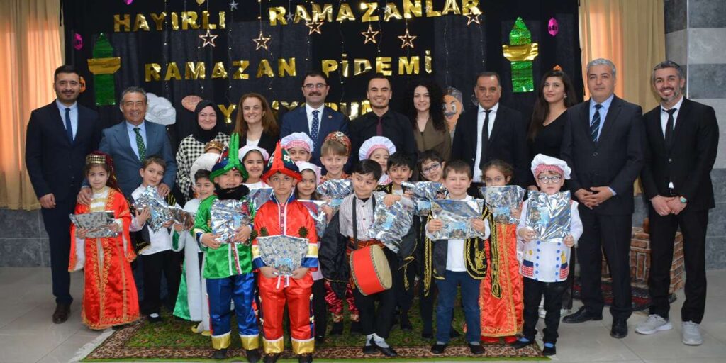 genel-mudur-isleyen,-cocuklarla-birlikte-pide-yapti