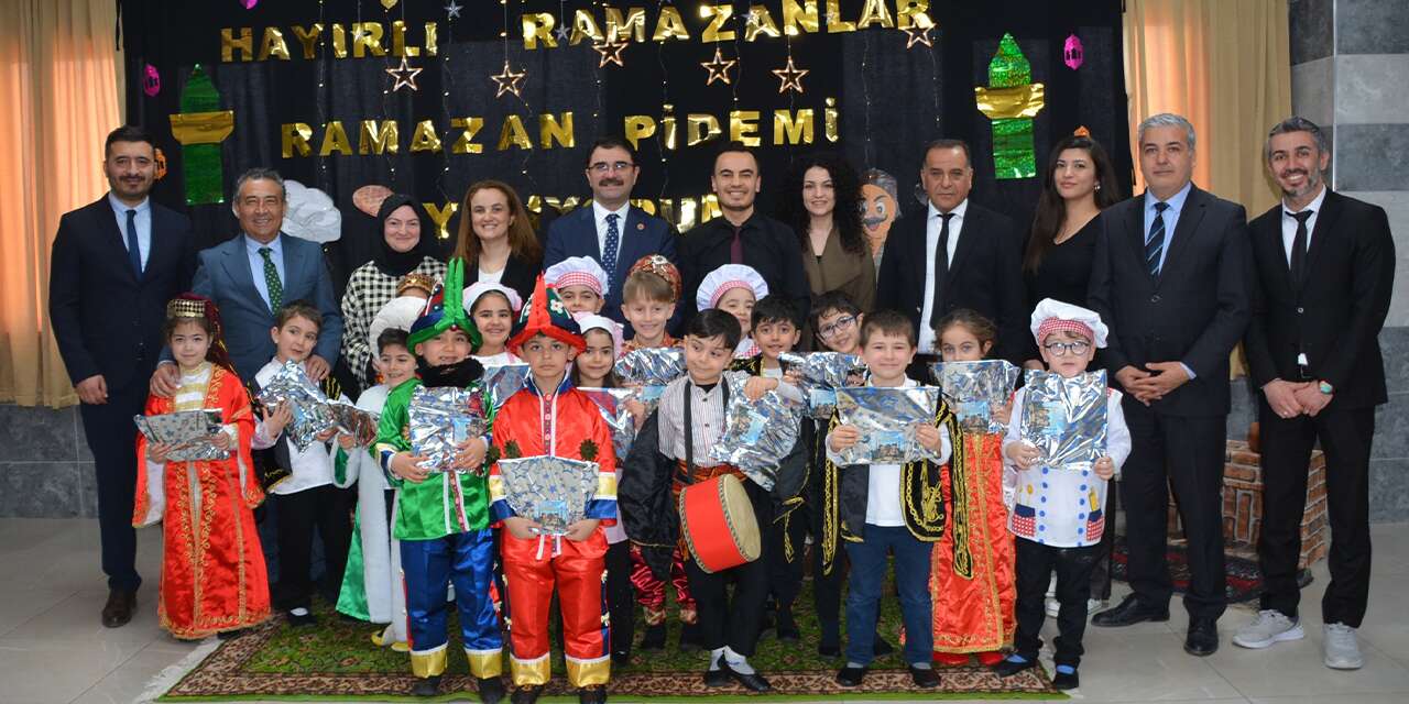 genel-mudur-isleyen,-cocuklarla-birlikte-pide-yapti