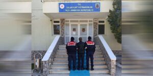 Araması bulunan 2 zanlıyı Kırıkkale’de jandarma yakaladı!