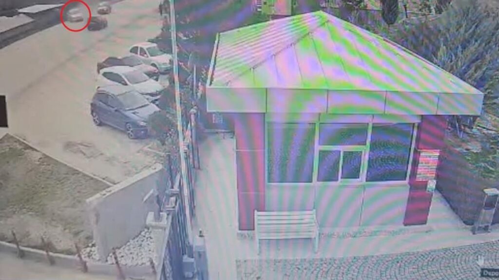 trafikte-korku-dolu-anlar-kamerada:-otomobil-boyle-savruldu