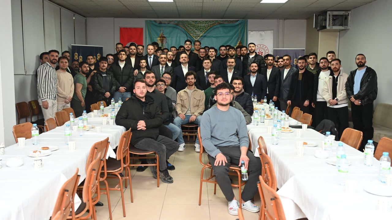 hamidiye-erkek-ogrenci-yurdu’nda-sahur-bulusmasi