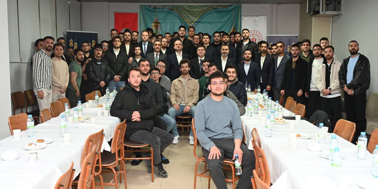 bakan-yardimcisi-eminoglu,-kirikkale’de-genclerle-sahurda-bulustu