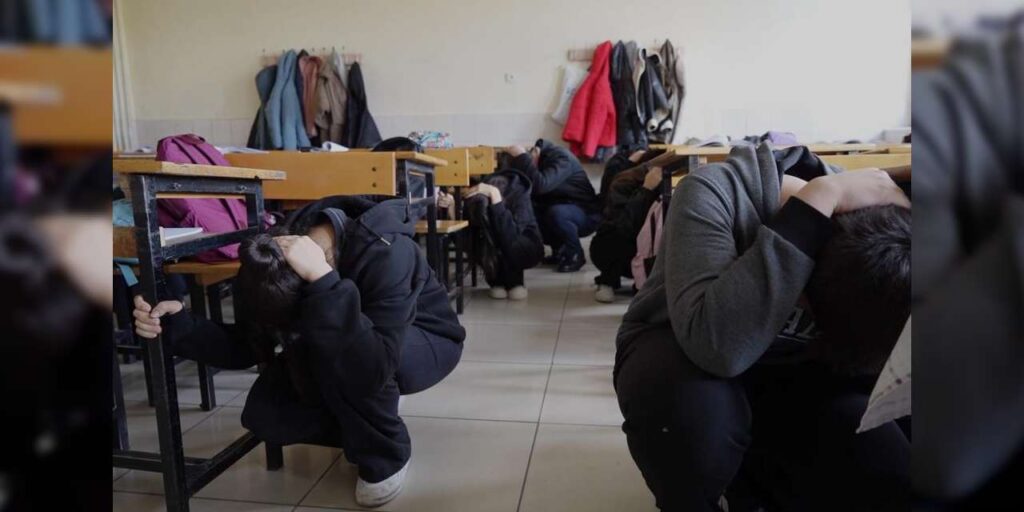 sirenler-caldi,-kirikkale’de-binlerce-ogrenci-tahliye-edildi