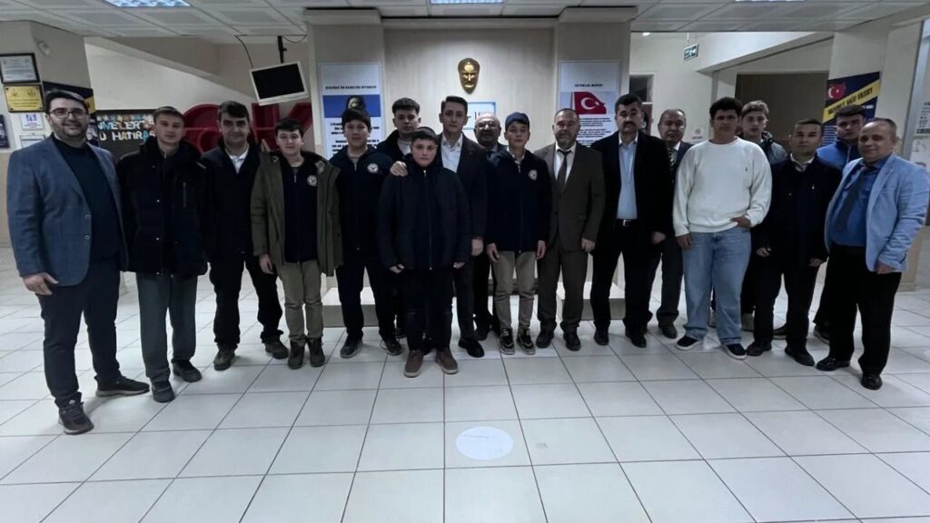 kaymakam-kayaturk-ogrencilerle-iftarda-bulustu