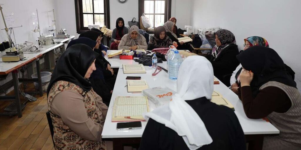 mahalle-konaklarinda-mukabele-gelenegi-yasatiliyor