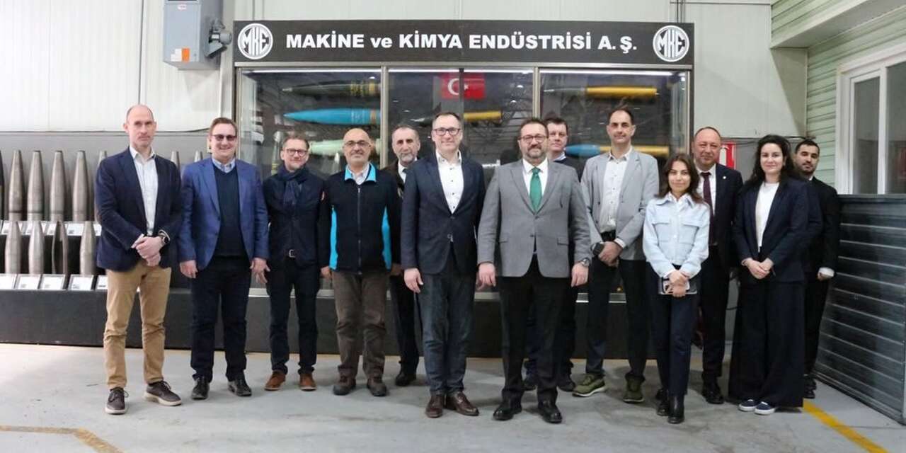 estonya-savunma-heyeti-mke’ye-hayran-kaldi