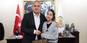 Kırıkkale’nin altın sesli birincisi belediyede ağırlandı
