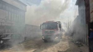 Mobilya deposunda yangın