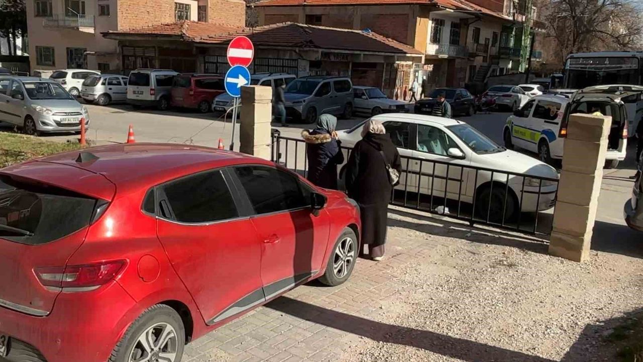 otoparkta-suruculeri-mahsur-birakti,-gelince-de-‘bilemedim-ki’-dedi