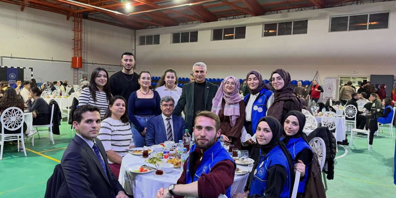 kirikkale-yesilay,-genclerle-iftar-sofrasinda-bulustu