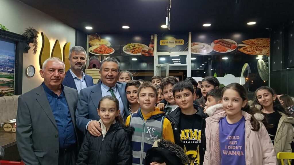 milli-egitim-muduru-guney-ogrencilerle-iftarda-bulustu