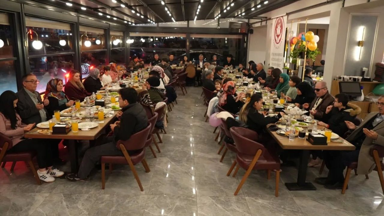 dunya-yetimler-gunu’nde-dayanisma-sofrasi