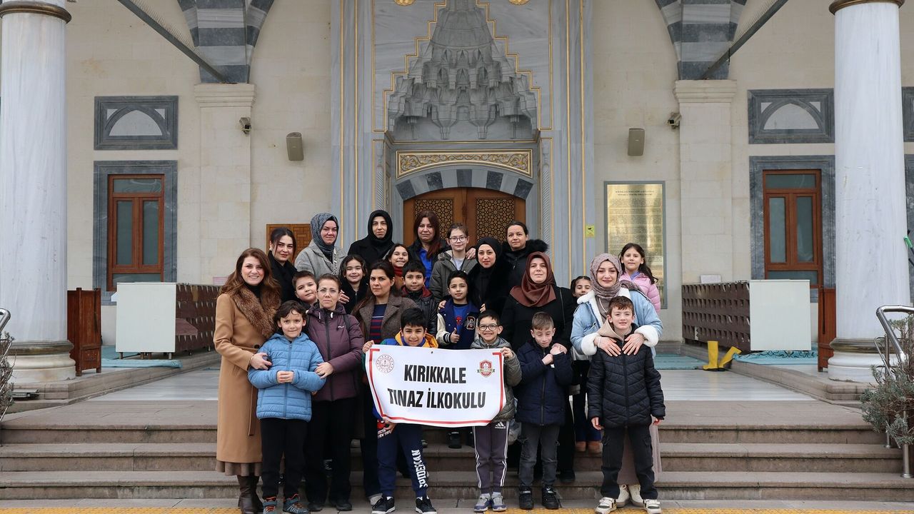 minik-ogrenciler-nur-camii’ni-ziyaret-etti