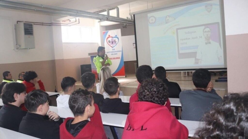 605-ogrenciye-guvenli-teknoloji-kullanimi-egitimi
