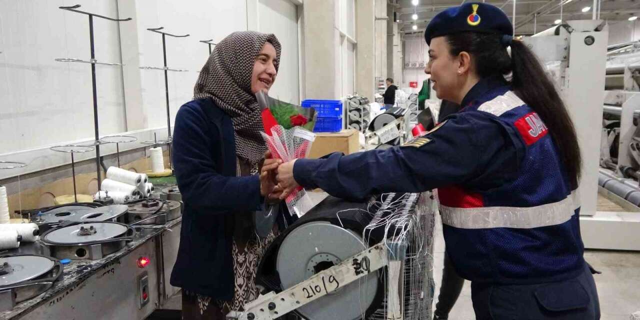 jandarma-8-mart-kadinlar-gunu-dolayisiyla-fabrika-iscisi-kadinlari-unutmadi