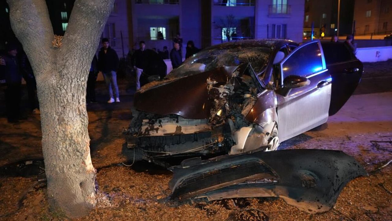 kirikkale’de-feci-kaza:-arac-hurdaya-dondu