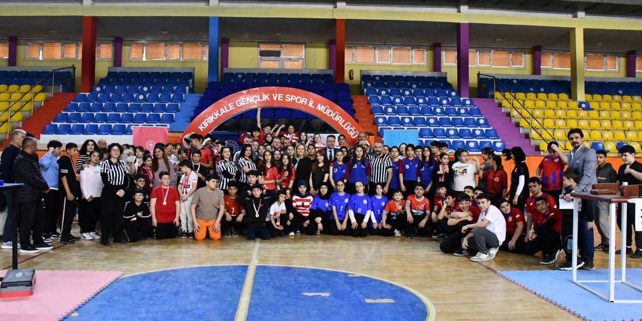 genclerin-bilek-guresi-hayran-birakti