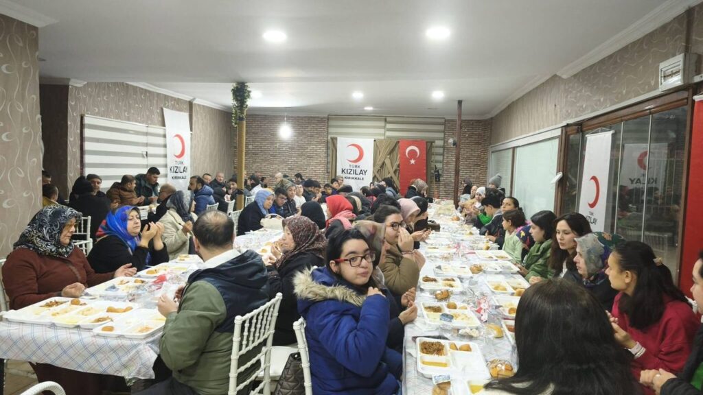 kizilay’dan-engelli-vatandaslar-icin-iftar-programi