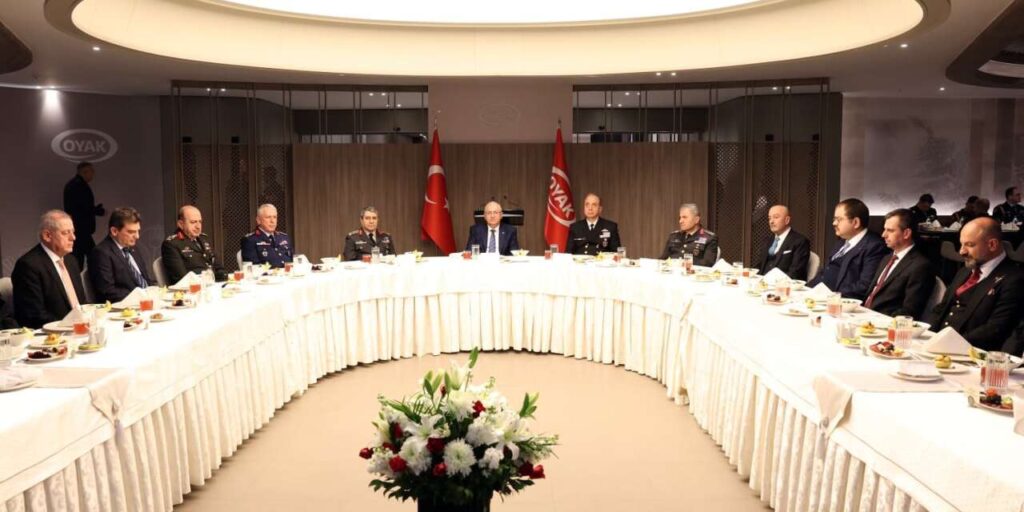 milli-savunma-bakani-guler,-iftarda-oyak-ust-yonetimiyle-bir-araya-geldi