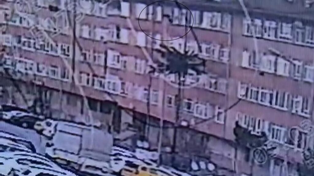 5.-kattan-atlayan-bir-kisi-hayatini-kaybetti