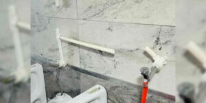 Tomarza’da tuvaletlere zarar verdiler
