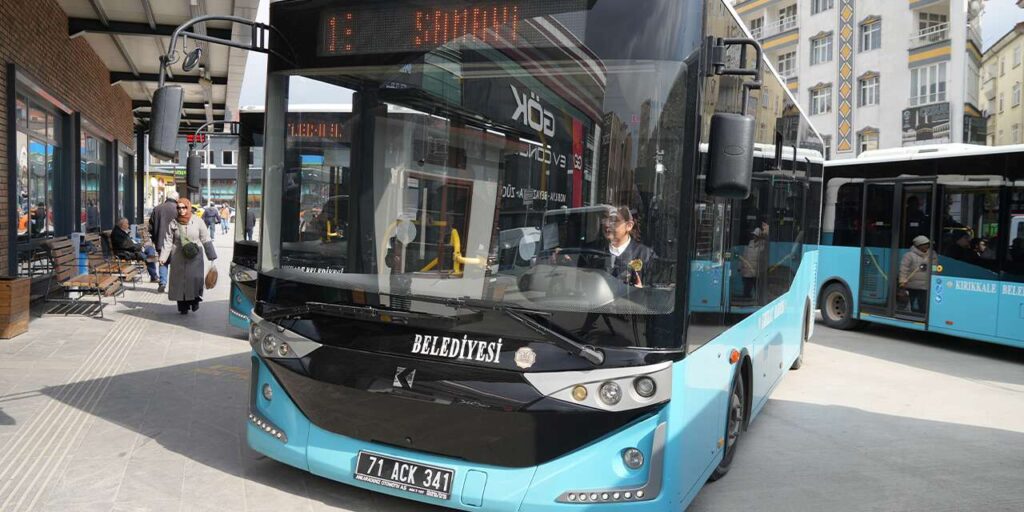 belediye-otobusleri-kadinlari-ucretsiz-tasidi