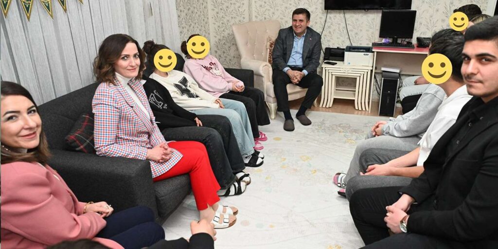 vali-sariibrahim-sevgi-cocuklariyla-bir-araya-geldi