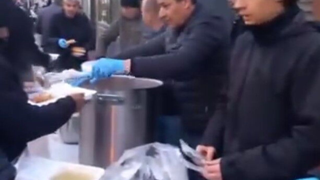 mahalleli-kendi-imkanlariyla-bin-kisiye-iftar-verdi