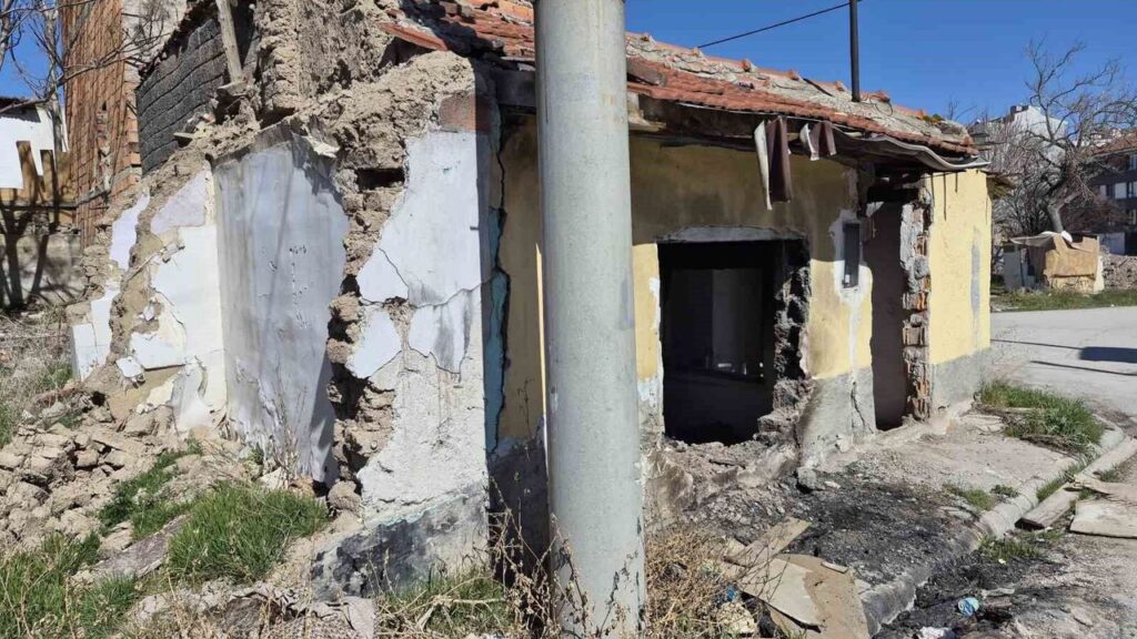 metruk-evler-cevreye-tehlike-saciyor