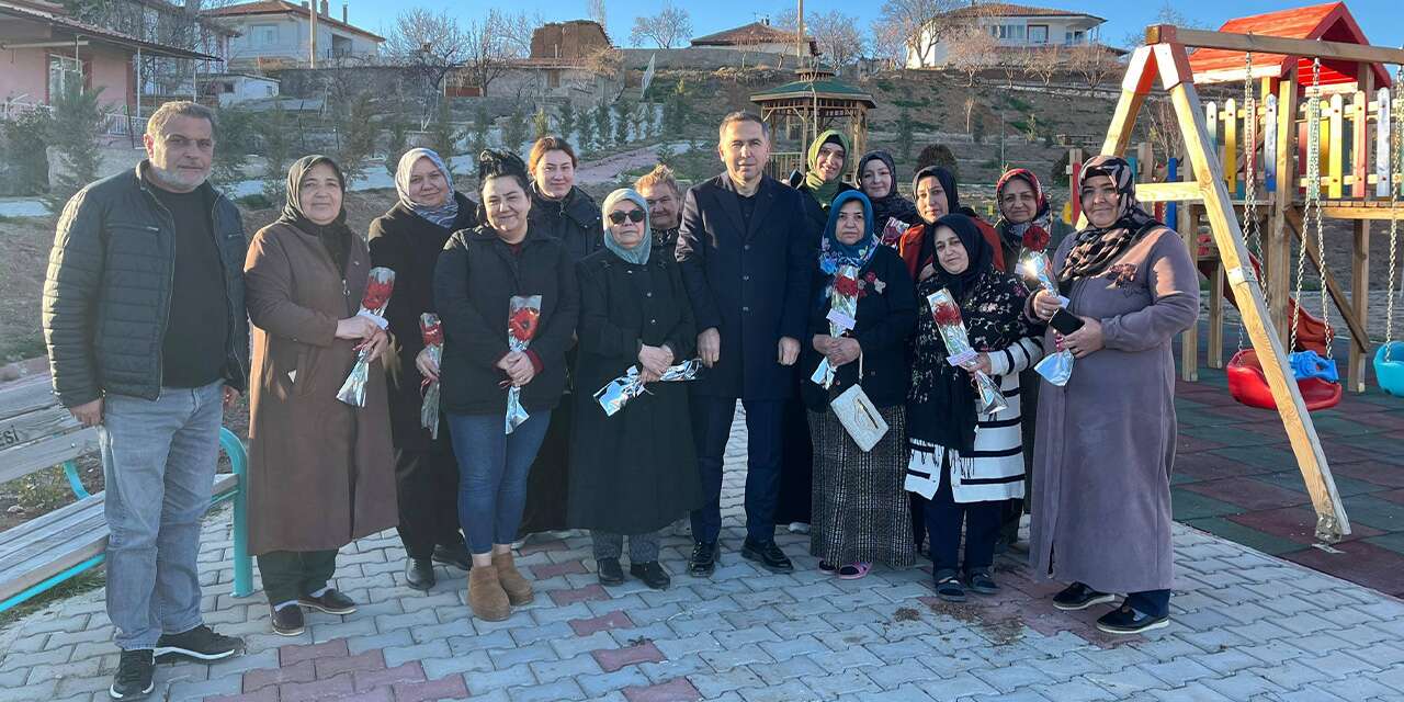 delice’de-kadinlar-gunu’nu-ciceklerle-kutladilar