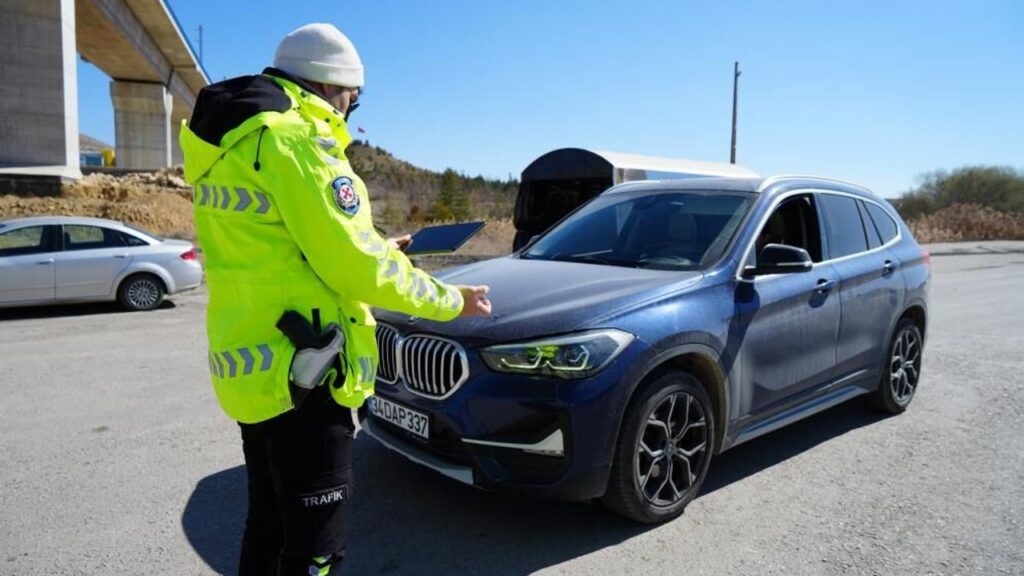 kirikkale’de-trafik-ekiplerinden-app-uyarisi