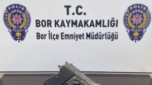 Silah ve çalıntı motosiklet ele geçirildi