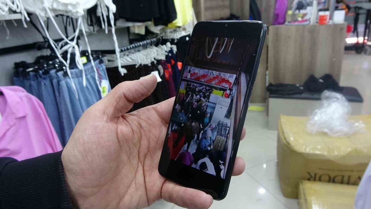 magaza-acilisinda-indirim-izdihaminda-birbirini-ezdiler