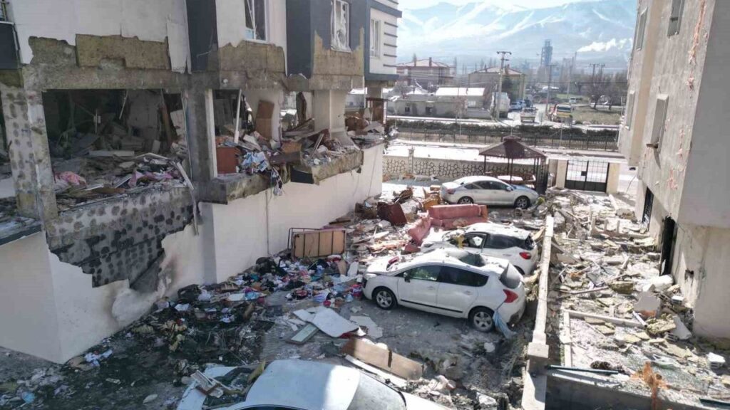 patlamanin-boyutu-gun-agarinca-ortaya-cikti