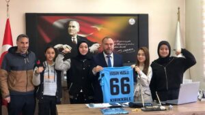 Keskinli Öğrencilerden Bilek Güreşinde Büyük Başarı