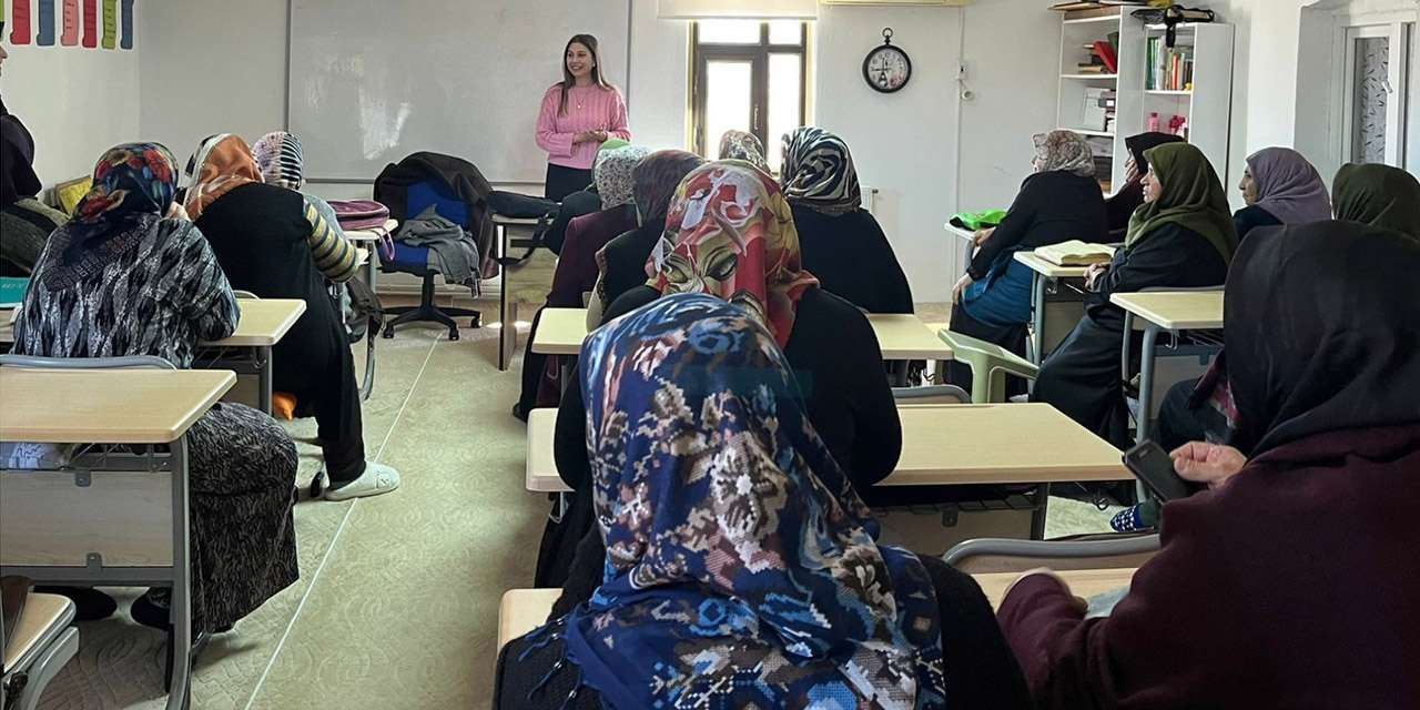 kur’an-kursunda-“kadina-siddete-hayir”-egitimi-verildi