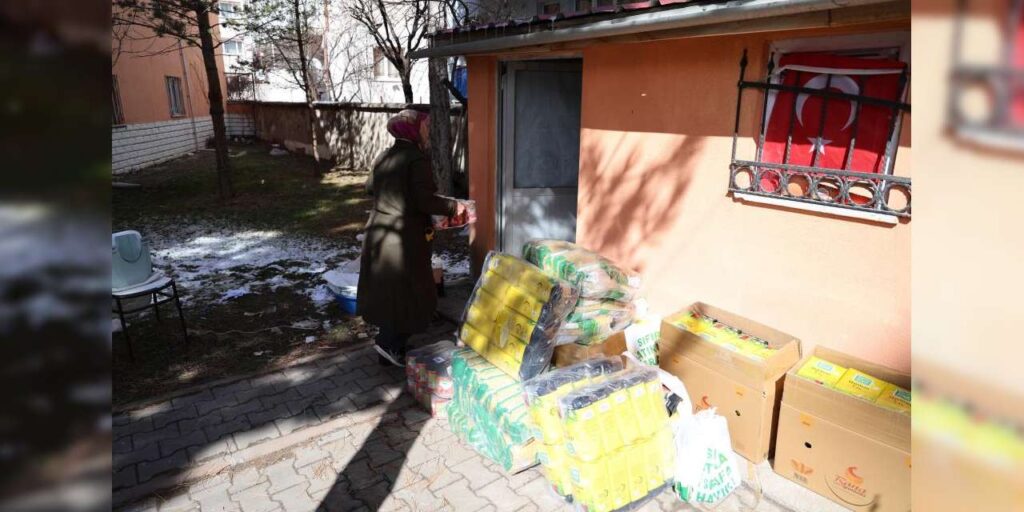 bu-bakkalda-parayla-degil-dua-ile-alisveris-yapiliyor