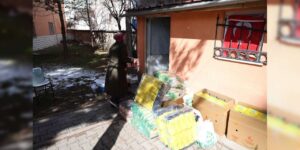 Bu bakkalda parayla değil dua ile alışveriş yapılıyor