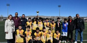 Küçükler Futbol şampiyonu belli oldu: Kupalar sahiplerini buldu!